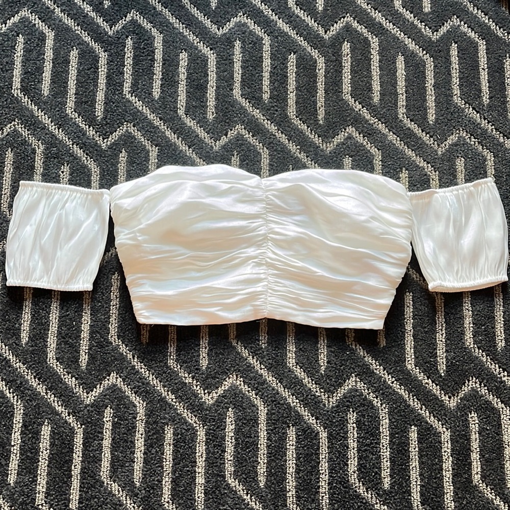 Elegant off the shoulder white sweetheart top